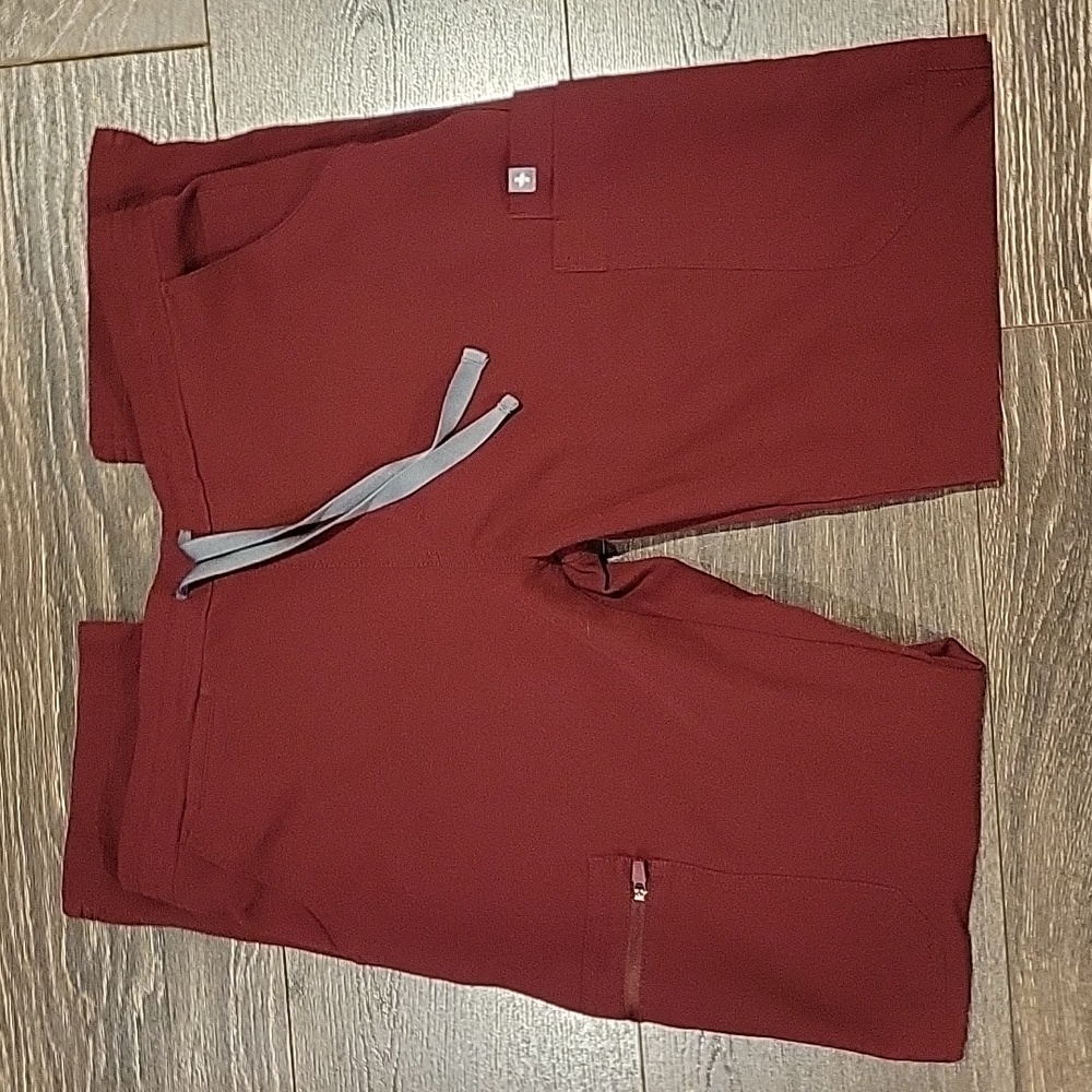 ❤️ FIGS SLIM STRAIGHT LEG SCRUB PANTS, SMALL